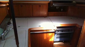 Private kitchen - Sun-Kissed Sailing Adventure in the Saronic Islands (Lavrio)