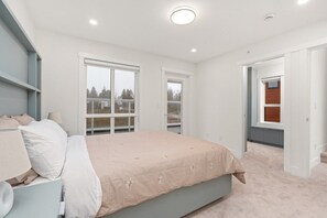 3 habitaciones, escritorio, tabla de planchar con plancha y wifi gratis 