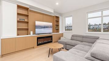 Smart-tv och eldstad