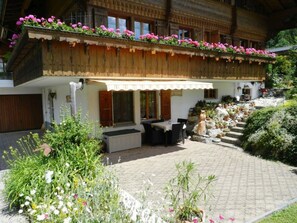 Outdoor dining - Giferblick Appartement/Fewo, Dusche oder Bad, WC 3-Bettwohnung by Interhome (Zweisimmen)