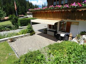 Outdoor dining - Giferblick Appartement/Fewo, Dusche oder Bad, WC 3-Bettwohnung by Interhome (Zweisimmen)