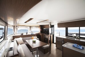 Interior - Sun-Kissed Sailing Adventure in Islas Sarónicas (Alimos)