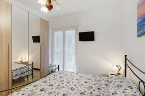Room - Apartment 'Casa Antonio' with Balcony and Air Conditioning (Alassio)