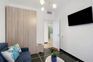 Living area - Apartment 'Casa Antonio' with Balcony and Air Conditioning (Alassio)