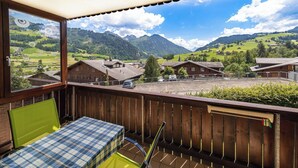 A balcony with a view of a village, mountains, and a clear sky. - Hübeli (Moosmatten) Appartement/Fewo, Dusche oder Bad, WC, 1 Schlafraum by Interhome (Zweisimmen)