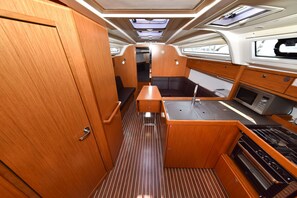 Private kitchen - Sun-Kissed Sailing Adventure in Zadar, Croatia (Zadar)