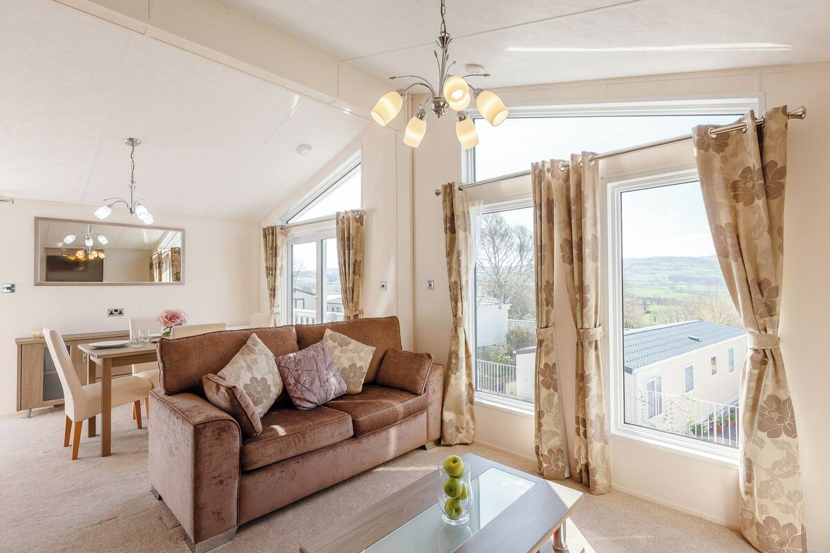 Snowdonia View Lodge - Pet friendly | منطقة المعيشة | تلفزيون بحجم 32-بوصة يعرض قنوات تلفزيونية رقمية، مدفأة