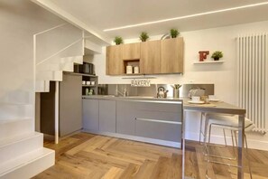 Private kitchen - Elegant Florence Apartment with Mezzanine Near Duomo & Santa Croce (Firenze)