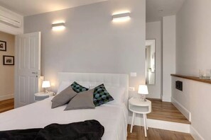Room - Elegant Florence Apartment with Mezzanine Near Duomo & Santa Croce (Firenze)