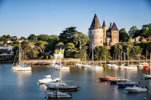 Marina - Le Cocon du Sorcier B&B in the Marais Breton Vendéen, 25 min from Noirmoutier (Châteauneuf)