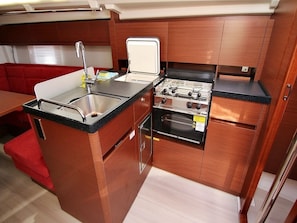 Private kitchen - Sun-Kissed Sailing Adventure in Zadar, Croatia (Bibinje)