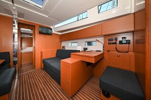 A compact galley with a bed, a small table, and a TV. - Sun-Kissed Sailing Adventure in Zadar, Croatia (Bibinje)