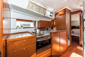 Private kitchen - Sun-Kissed Sailing Adventure in Zadar, Croatia (Biograd na moru)