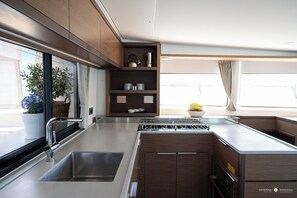Private kitchen - Sun-Kissed Sailing Adventure in the Ionian Islands, Lefkada (Lefkada)