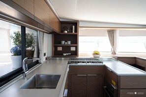 Private kitchen - Sun-Kissed Sailing Adventure in the Ionian Islands, Lefkada (Lefkada)