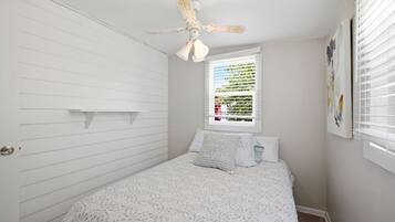 4 slaapkamers, een strijkplank/strijkijzer, wifi, beddengoed