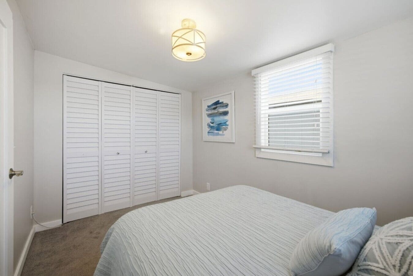 4 habitaciones, tabla de planchar con plancha, wifi y ropa de cama 