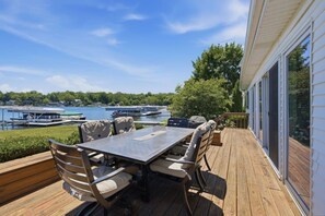 Outdoor dining - Private Beach, Dock & Sunset Lake Days with Fire Pit Near St. Joseph Beach Town (Benton Harbor)