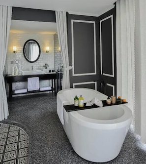 Junior Studio, Balcony, City View | Bathroom - Hotel Del Luna Boutique (Da Nang)