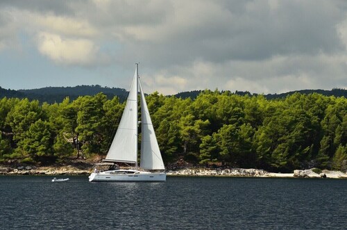 Dubrovnik Delight: Sun-soaked Sailing Adventure