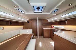 Private kitchen - Sun-Kissed Sailing Adventure in Zadar, Croatia (Zadar)