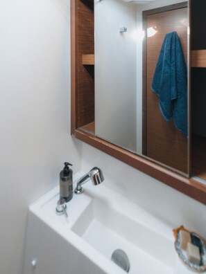 Bathroom - Sun-Kissed Sailing Adventure in Islas Sarónicas (Alimos)