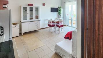Apartment, 1 Bedroom, Balcony, City View | Interior