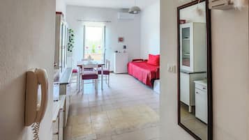 Apartment, 1 Bedroom, Balcony, City View | Interior