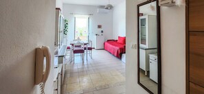 Apartemen, 1 kamar tidur, balkon, pemandangan kota | Interior