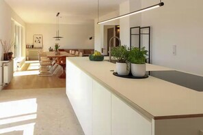 Dining - Mid-century house with valley view in Vulkaneifel (Gerolstein)