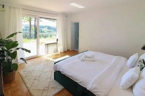 Free WiFi - Mid-century house with valley view in Vulkaneifel (Gerolstein)