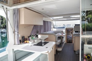 Private kitchen - Sun-Kissed Sailing Adventure in Zadar, Croatia (Biograd na moru)