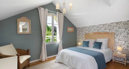 Bed and Breakfast 'Les Soliers - La Chambre' with Balcony and Wi-Fi