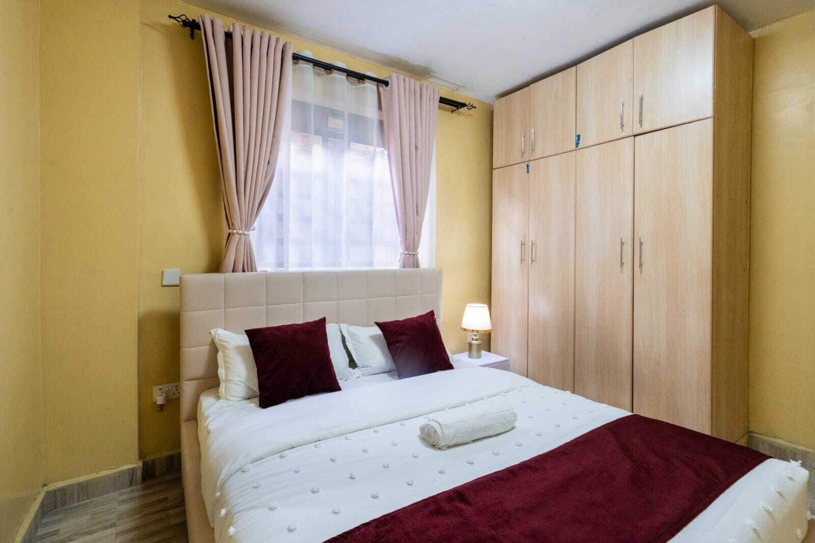 8 slaapkamers, een strijkplank/strijkijzer, wifi, beddengoed