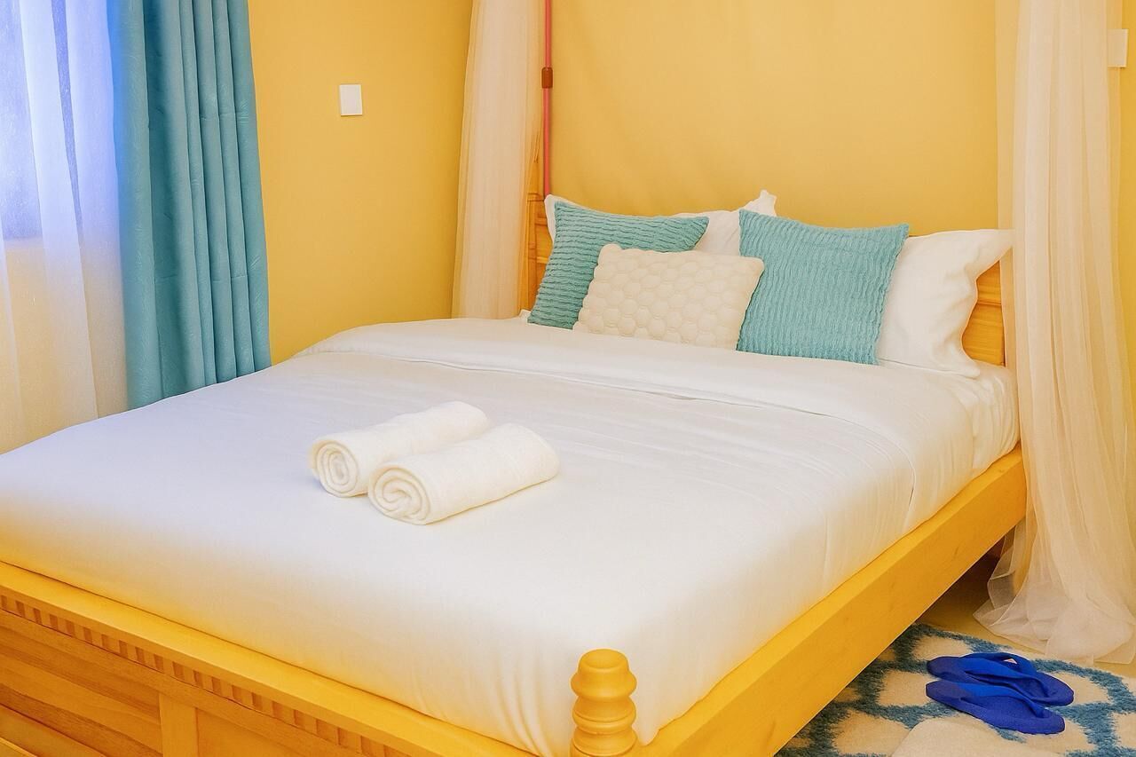 8 chambres, fer et planche à repasser, Wi-Fi, draps fournis