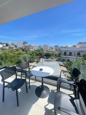 Outdoor dining - Hotel Kreka (Saranda)