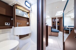 Shower - Sun-Kissed Sailing Adventure in the Ionian Islands, Lefkada (Lefkada)