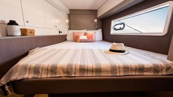 4 bedrooms, in-room safe, iron/ironing board