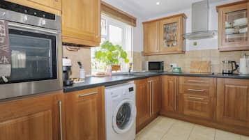 Dishwasher, cookware/dishes/utensils
