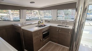 Private kitchen - Dubrovnik Delight: A Sun-Kissed Sailing Experience (Komolac)