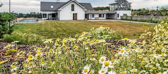 Beautiful apartment for 2 guests with hot tub, WIFI, pool, TV, patio and pets allowed