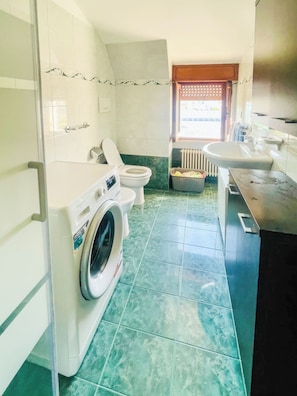 Apartment, Partial Sea View | Bathroom - Le Terrazze della Sabi (Giulianova)