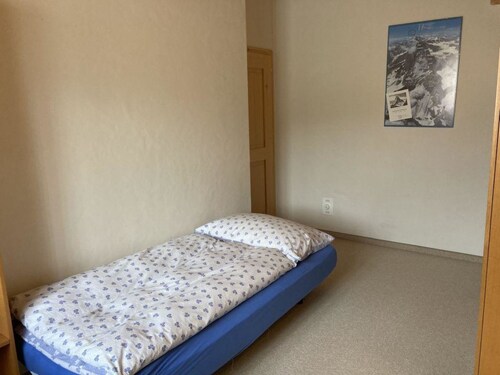 Fichte (Sulliger) Appartement/Fewo, Dusche oder Bad, WC 6-Bettwohnung by Interhome