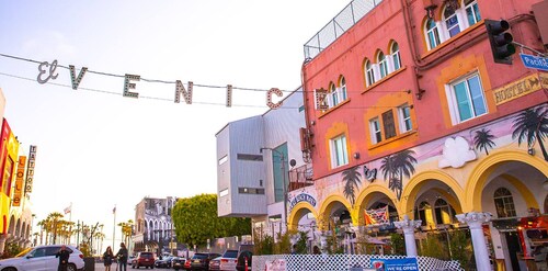 Snooze & Shower Venice Beach