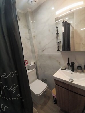 Toallas y papel de baño 