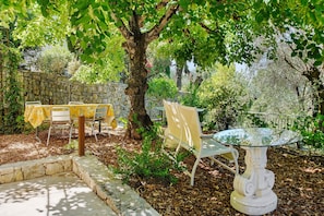Outdoor dining - Rose Room on the First Floor (Grasse)