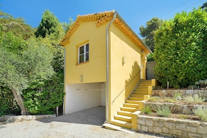 Exterior - Rose Room on the First Floor (Grasse)