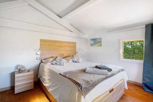 Villa Rêve d'Azur mit mediterranem Garten, Obstbäumen, geteilter Terrasse, WLAN & Klimaanlage