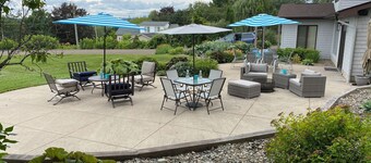 This beautiful overlooking the River Valley equipped with gorgeous home office!