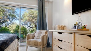 Room - Lavender Room 18 m², Air-Conditioned, Garden Level, Shared Lounge, Kitchen & Garden (Grasse)